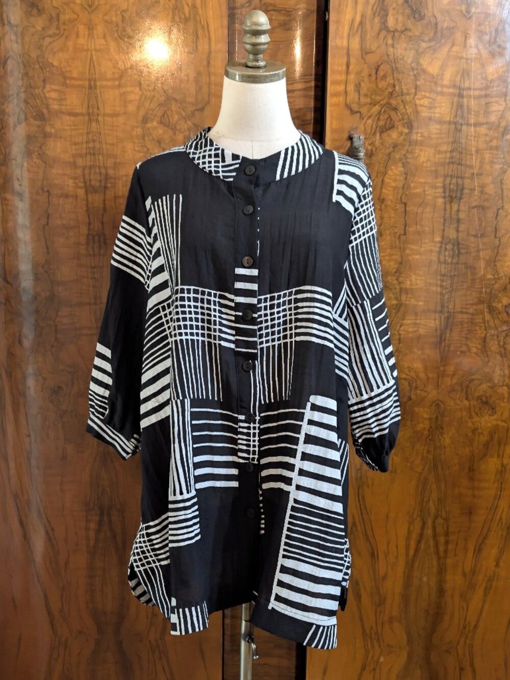 Terra Art to Wear Geometric Grid Pattern Button Down Shirt Tunic Size L Pockets